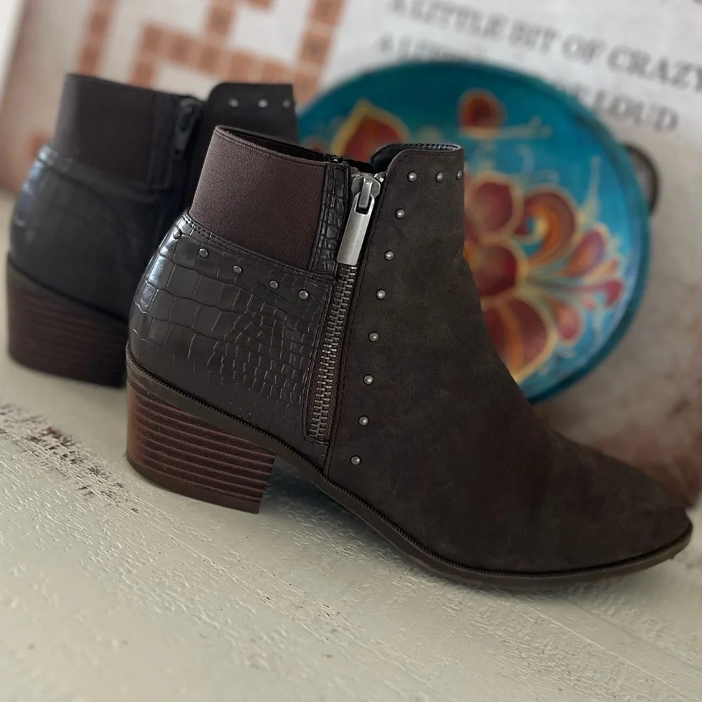 Brown Suede Ankle Booties Side Zip Croc Embossed Studded Low Block Heel 🔥
